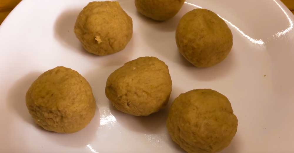 કાચા કેળાનું શાક બહુ બનાવી લીધું, હવે તેની ટેસ્ટી મસાલા પુરી બનાવો 5 Banana Puri 3