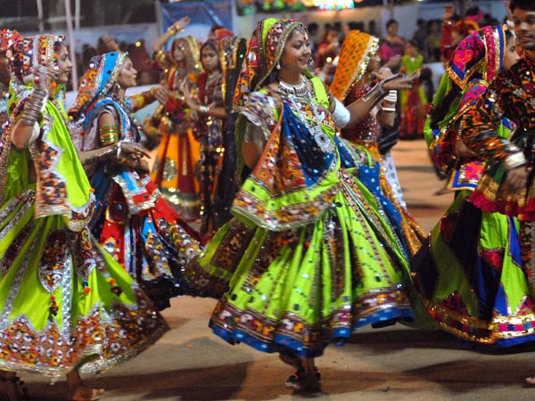 નવરાત્રી: ગરબા રમવાથી થતા શારીરિક ફાયદા 3 Physical Benefits of Garba 2