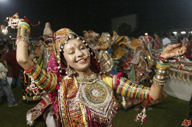 નવરાત્રી: ગરબા રમવાથી થતા શારીરિક ફાયદા 7 Physical Benefits of Garba 6