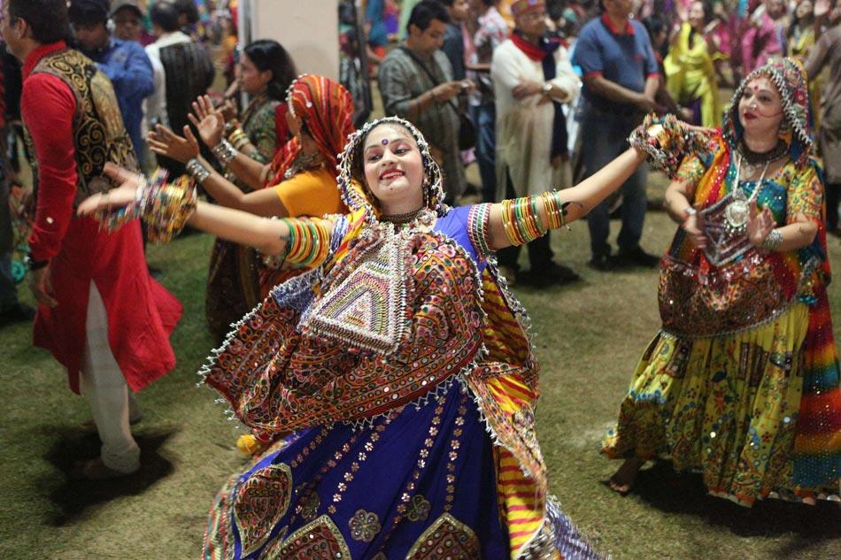 નવરાત્રી: ગરબા રમવાથી થતા શારીરિક ફાયદા 4 Physical Benefits of Garba