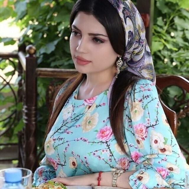 આ દેશમાં રહે છે દુનિયાની સૌથી સુંદર છોકરીઓ, આખી દુનિયા થઇ છે પાગલ 3 chechnya girl 2