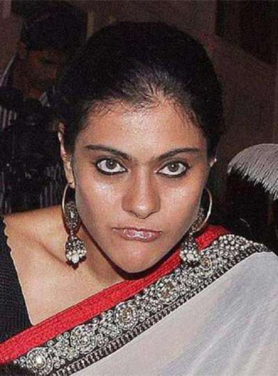 ખોટા સમયે કેમેરામાં કેદ થઇ આ સુંદર અભિનેત્રીઓ,, તસ્વીરો જોઈને હસવું આવશે 2 funny bollywood face expression 3