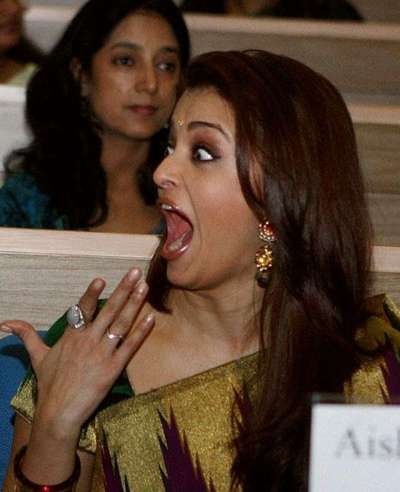 ખોટા સમયે કેમેરામાં કેદ થઇ આ સુંદર અભિનેત્રીઓ,, તસ્વીરો જોઈને હસવું આવશે 3 funny bollywood face