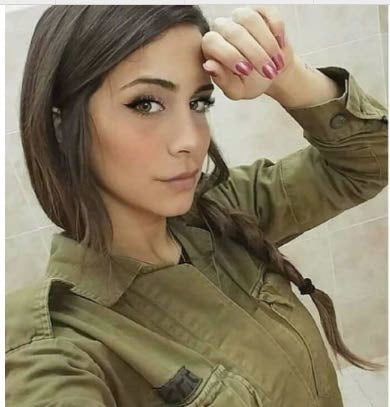 જુઓ આઠ એવા ફોટોસ જે સાબિત કરી આપશે કે ઈઝરાયેલી સોલ્જર કદાચ બ્યુટી ક્વીન પણ બની હોત! 4 gujju media 4 story 12