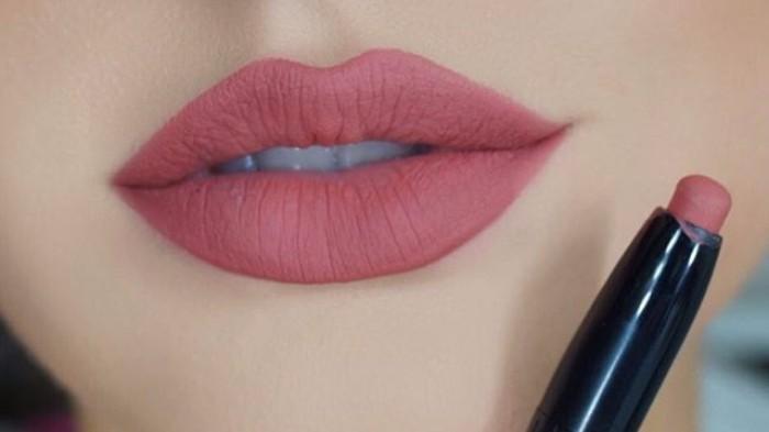 BOLD લુક આપવાની સાથે લિપસ્ટિકના છે આ પણ ફાયદા 2 lipstik 4
