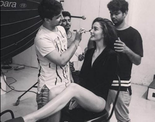 બૉલીવુડની અભિનેત્રીઓનો આ રીતે થાય છે મેકઅપ 17 एमी जैक्सन