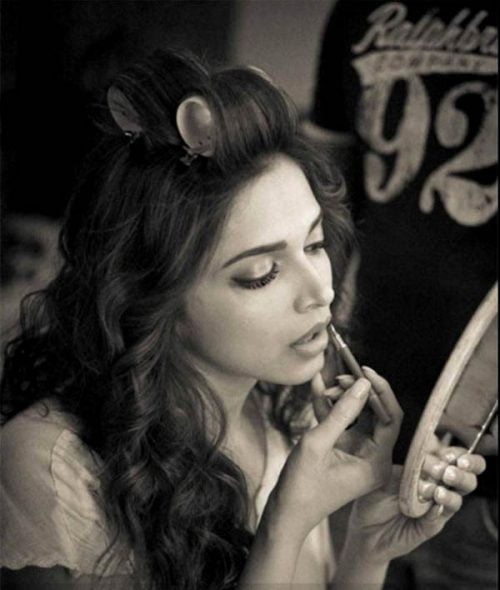 બૉલીવુડની અભિનેત્રીઓનો આ રીતે થાય છે મેકઅપ 14 दीपिका