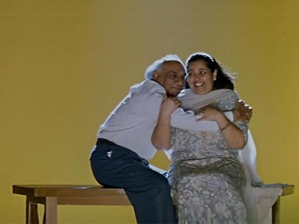 આજના ફેમસ એક્ટર્સ, ક્યારેક કરતા હતા ફિલ્મોમાં નાના-નાના રોલ. તમે જાતે જ જોઈ લો 7 yash johar