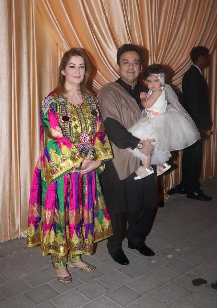 ઈશાઆનંદ ના વેડિંગ રિસેપ્શનમાં પહોંચ્યા હેમામાલિની, દિયા મિર્ઝા, ઝહિર ખાન તેમજ અન્ય મહેમાનો 14 Adnan Sami