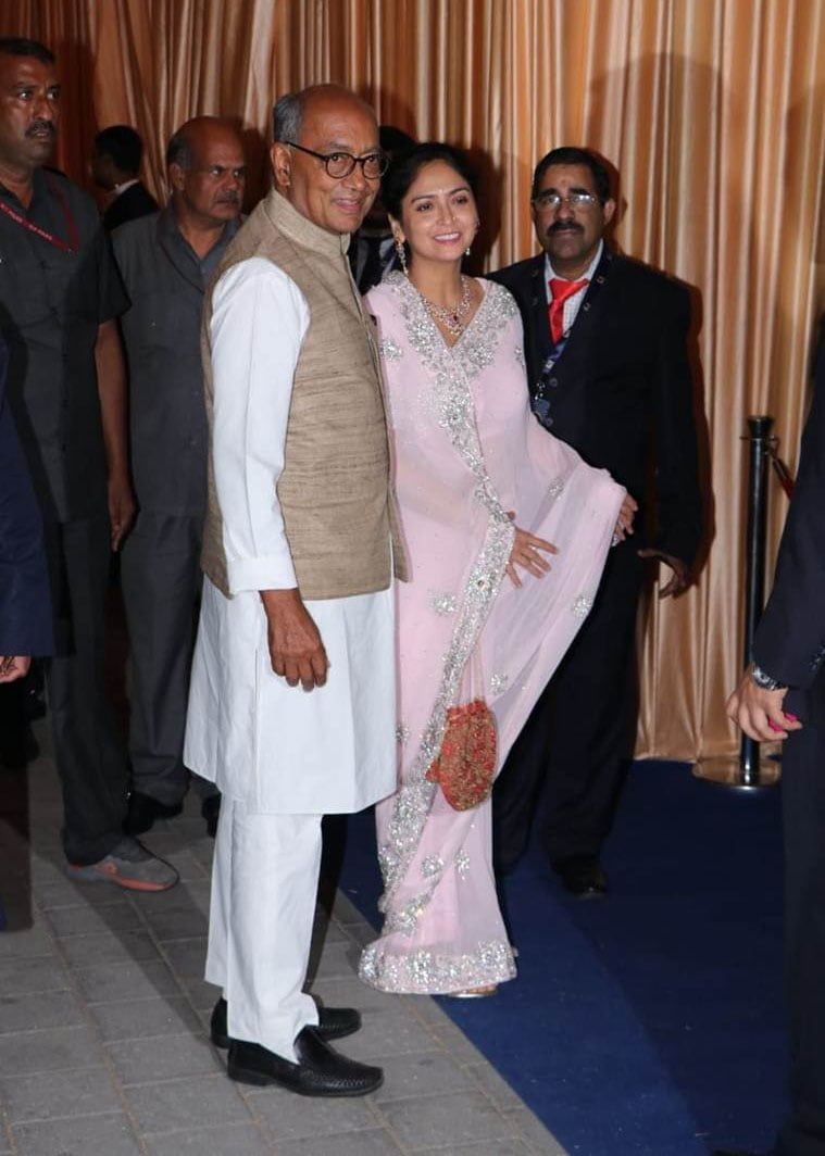 ઈશાઆનંદ ના વેડિંગ રિસેપ્શનમાં પહોંચ્યા હેમામાલિની, દિયા મિર્ઝા, ઝહિર ખાન તેમજ અન્ય મહેમાનો 24 Digvijaya Singh