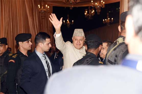 ઈશાઆનંદ ના વેડિંગ રિસેપ્શનમાં પહોંચ્યા હેમામાલિની, દિયા મિર્ઝા, ઝહિર ખાન તેમજ અન્ય મહેમાનો 16 Faruk Abdula