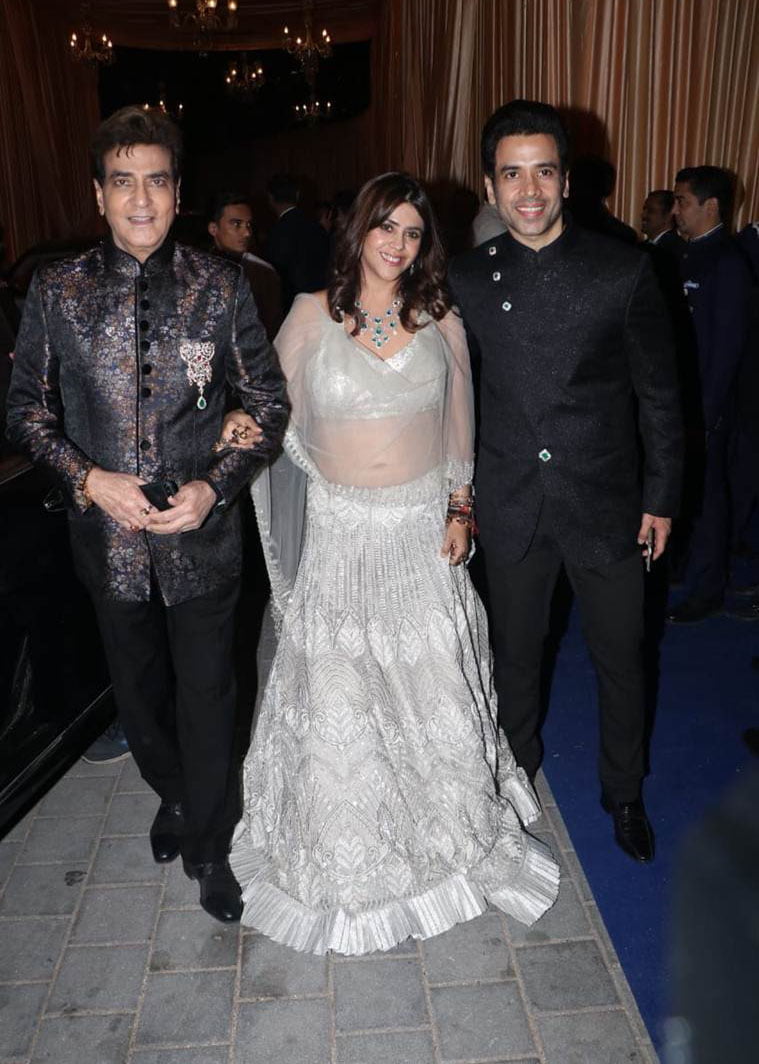 ઈશાઆનંદ ના વેડિંગ રિસેપ્શનમાં પહોંચ્યા હેમામાલિની, દિયા મિર્ઝા, ઝહિર ખાન તેમજ અન્ય મહેમાનો 19 Jeetendra