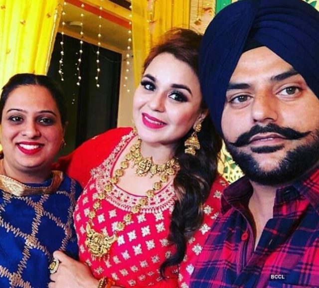 જુઓ, કપિલ-ગિન્નીના શાનદાર લગ્નની આ તસવીરો 14 Kapil 15