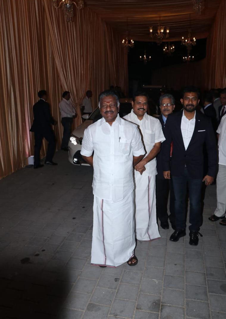 ઈશાઆનંદ ના વેડિંગ રિસેપ્શનમાં પહોંચ્યા હેમામાલિની, દિયા મિર્ઝા, ઝહિર ખાન તેમજ અન્ય મહેમાનો 23 O Panneerselvam