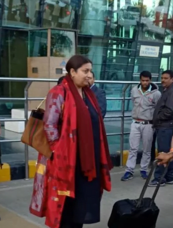 मुकेश अंबानी की बेटी की शादी में शामिल होने उदयपुर पहुंचीं हिलेरी क्लिंटन, मेहमानों के लिए लगाये 92 चार्टर प्लेन! 8 Smurti Irani