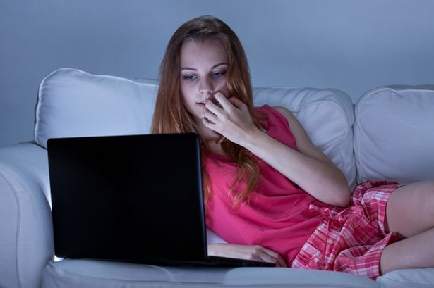 સઇબરસેક્સમાં આગળ કોણ સ્ત્રી કે પુરુષ…??? 2 Teenage Girl