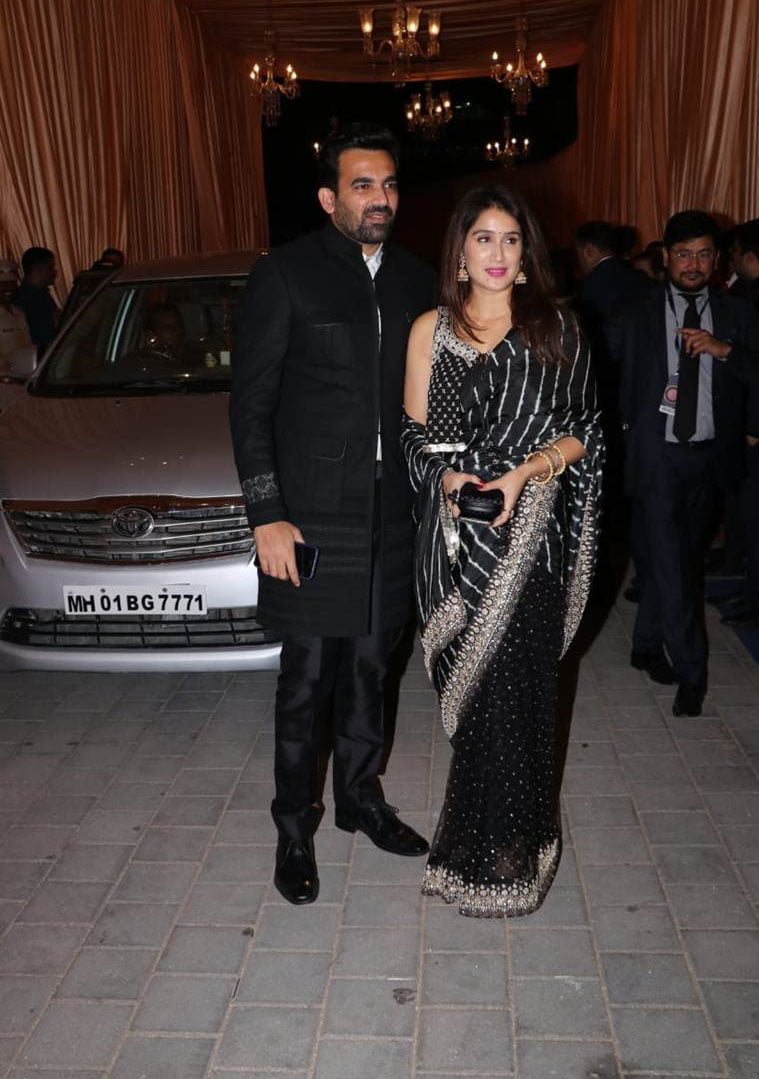 ઈશાઆનંદ ના વેડિંગ રિસેપ્શનમાં પહોંચ્યા હેમામાલિની, દિયા મિર્ઝા, ઝહિર ખાન તેમજ અન્ય મહેમાનો 6 Zaheer Khan