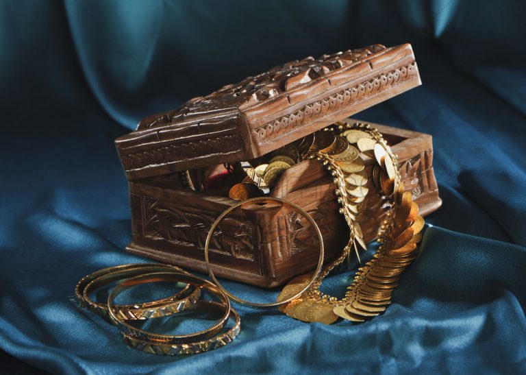 માત્ર આટલી કાળજી રાખીને તમે તમારા મોંઘેરાં ઘરેણાંને સાચવો જીંદગીભર… 7 gold