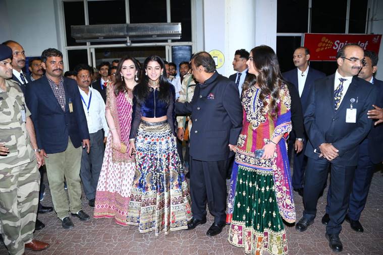 ઈશા અંબાણીના પ્રી-વેડિંગ સેરેમનીમાં પહોંચી દિગ્ગજ હસ્તિઓ 4 isha ambani priyanka nick jonas wedding jodpur 2