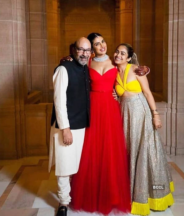 જુવો પ્રિયંકા અને નીકની રોમેન્ટિક અંદાજ માં નવી તસ્વીરો 2 priyanka 2