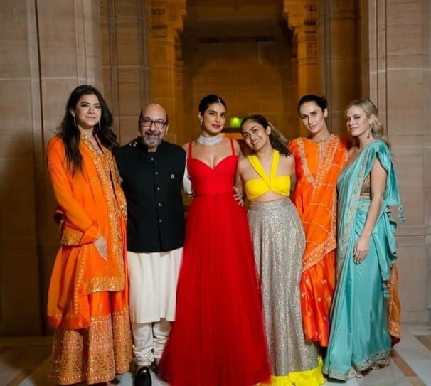 જુવો પ્રિયંકા અને નીકની રોમેન્ટિક અંદાજ માં નવી તસ્વીરો 3 priyanka 3