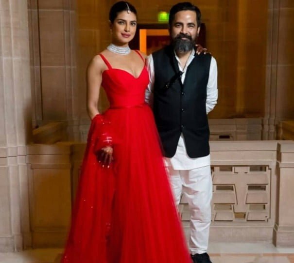 જુવો પ્રિયંકા અને નીકની રોમેન્ટિક અંદાજ માં નવી તસ્વીરો 5 priyanka 4