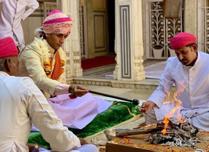 20 વર્ષની ઉંમરમાં છે 20,000 કરોડોના માલિક, જીવે છે શાહી લાઈફ 7 06