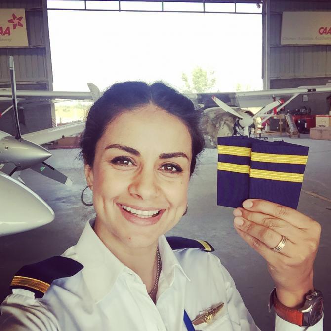 દમદાર એક્ટિંગ સાથે બોલિવૂડના કલાકારો ઉડાવી શકે છે પ્લેન 5 article 201882148464631606000