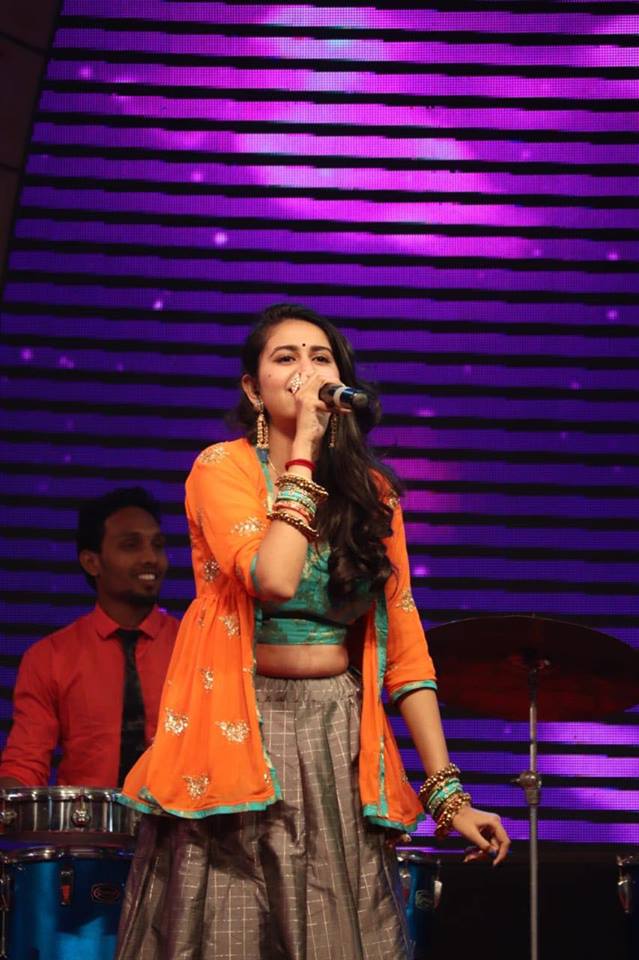 કોર્ટનો ઓર્ડર: કિંજલ દવે ‘ચાર બંગડીવાળી ગાડી’વાળું સોંગ નહીં ગઈ શકે 2 kinjal dave 5