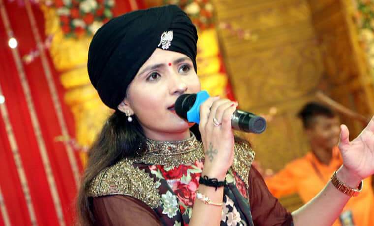 રીયલ લાઈફ માં આટલી ગ્લેમરસ છે ગીતા રબારી 3 geeta rabari