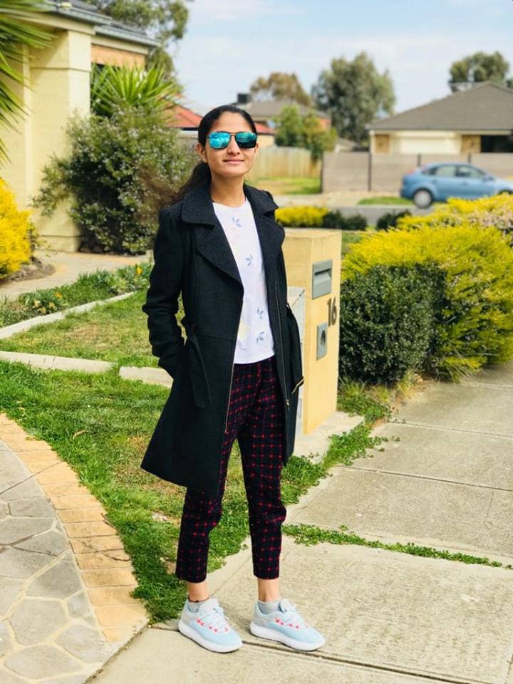 રીયલ લાઈફ માં આટલી ગ્લેમરસ છે ગીતા રબારી 4 geta rabari 5