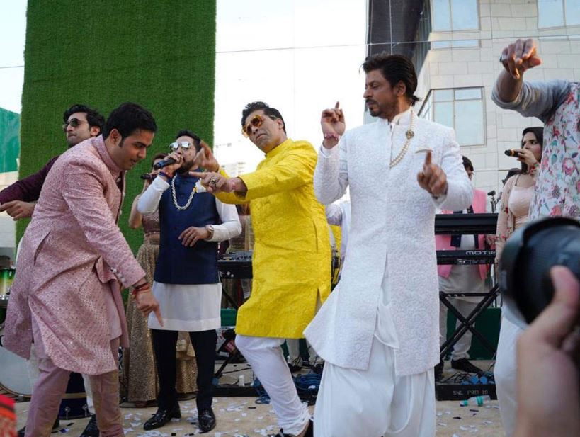 આકાશ અંબાણીની જાનમાં રણબીર-SRK સહિતના સેલેબ્સે કર્યો ધમાકેદાર ડાન્સ, જુઓ વિડીયો 3 A 2