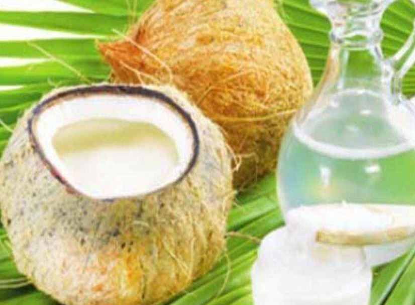 વાળમાં આ રીતે લગાવો નારિયેળ પાણી, મળશે જાદુઈ પરિણામ 3 coconut1