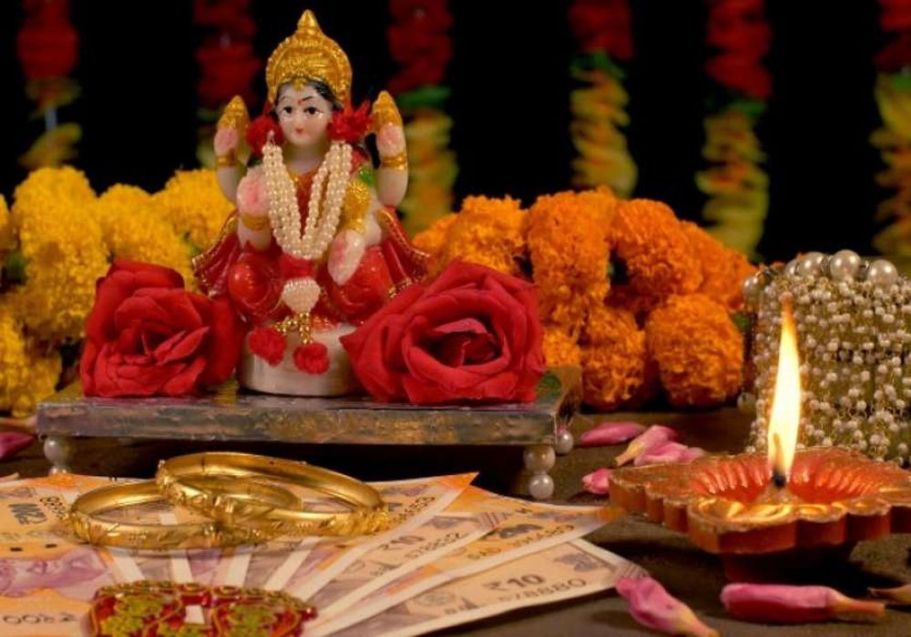 ભારત અને નેપાળના વિસ્તારોમાં ઉજવાતી દિવાળીનું મહત્વ 2 laxmi pooja sandesh