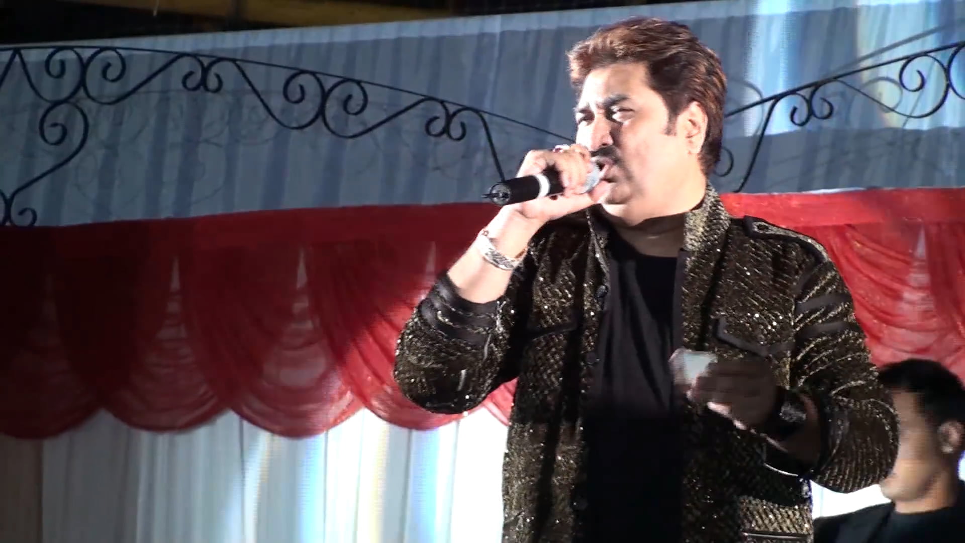 કુમાર સાનુએ સર્જ્યો વર્લ્ડ રેકોર્ડ 2 y2mate.com kumar sanu live in concert part 1 gpw5p2mDZFQ 1080p.mp4.00 00 44 08.Still001