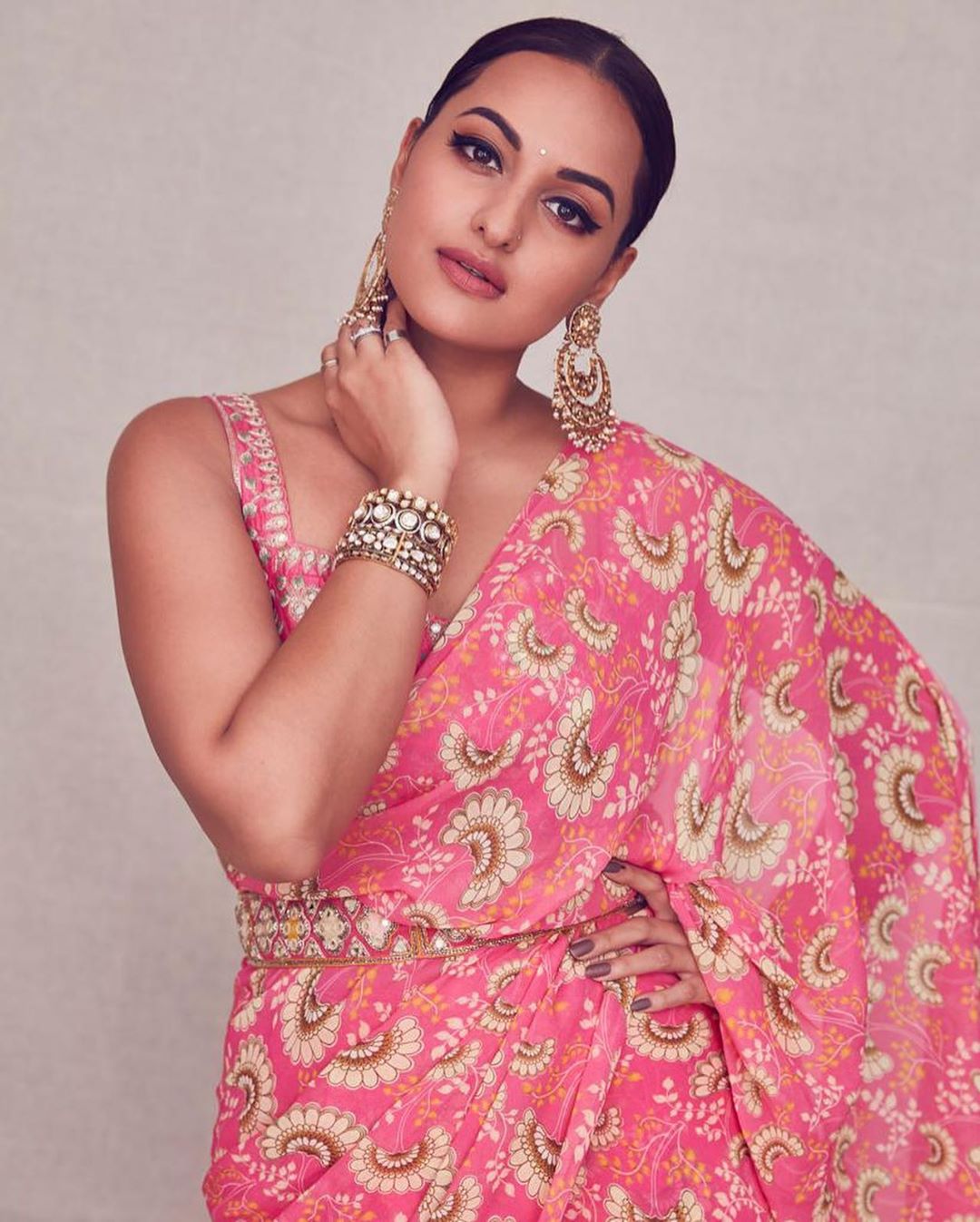 બૉડીને લઈ કમેન્ટ્સ કરનાર પર બોલી દબંગ ગર્લ 3 sonakshi sinha