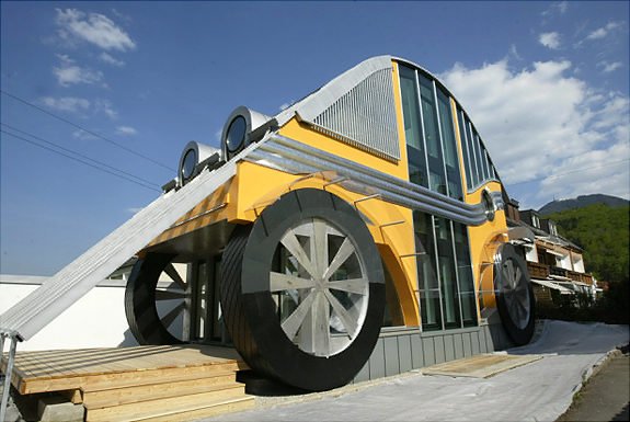 જુઓ વિશ્વના અનોખા ઘરો.. જેને જોઈને તમે પણ થઈ જશો હેરાન.. 6 car house