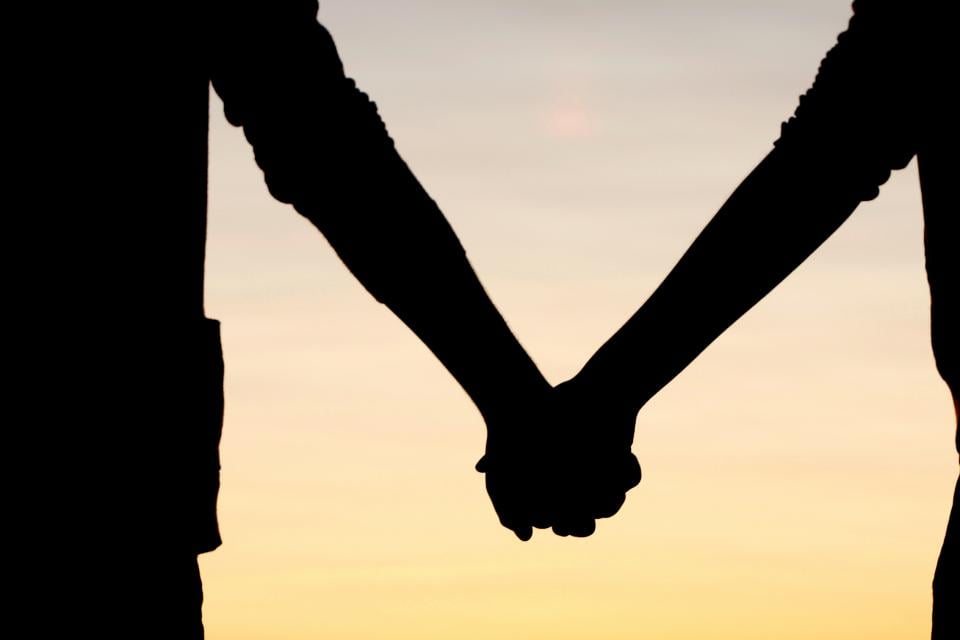 શું તમે વિશ્વની મુસાફરી કરવાની ઈચ્છા રાખો છો? તો શિષ્ટાચારના આ કેટલાક નિયમોને જરૂરથી યાદ રાખો. 3 p.d.a. rules