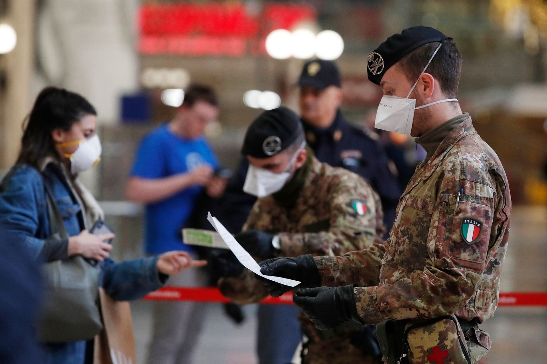 જાણો શું છે લોકડાઉન અને શા માટે કરવામાં આવે છે લોકડાઉન, ભારત પહેલા ક્યાં-ક્યાં દેશમાં કરવામાં આવ્યું છે લોકડાઉન 5 italycoronavirus quarantine17