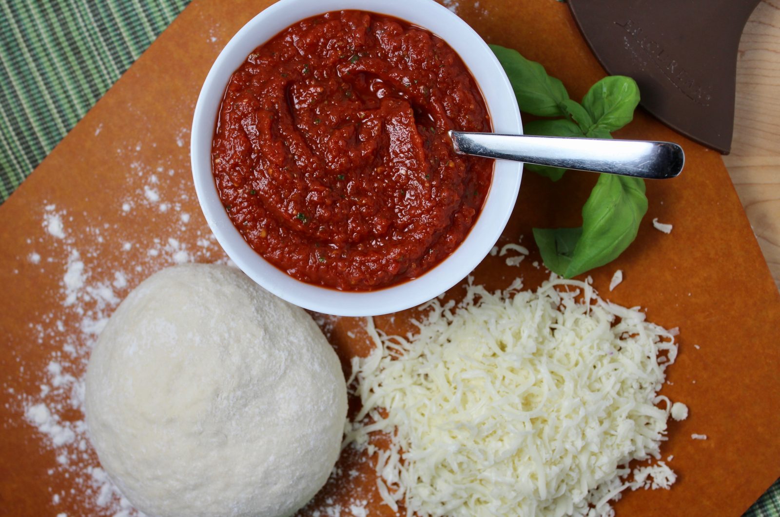 Homemade Pizza Sauce 1600x1060 1