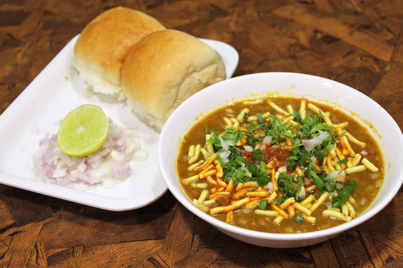 લોકડાઉનમાં બનાવો વડોદરાનું સ્પેશિયલ સેવ ઉસળ,ખાવામાં સ્વાદિષ્ટ અને બનાવવામાં એકદમ ઇઝી ડીશ 2 IMG 1442