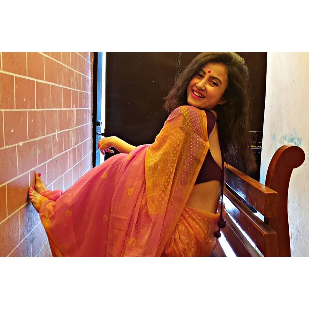 બાદશાહના સોંગ પર એક યુવતીએ કર્યો જબરદસ્ત ડાન્સ,યુવતીનો ડાન્સ જોઇને લોકો થઇ રહ્યા છે તેના દિવાના 2 monami ghosh 91577447 151384236197999 8048558998951636100 n 2