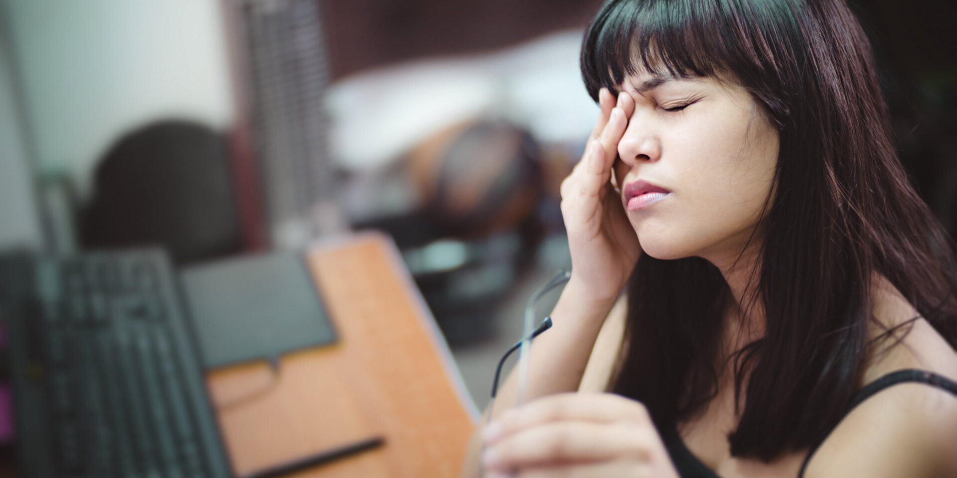 કોરોનામાં ચહેરાને સ્પર્શ કરવાને લઇ ચોંકાવનારી બાબત આવી સામે, લોકો દર કલાકમાં લોકો કરે છે 23 વાર પોતાના ચહેરાને સ્પર્શ 2 stop touching your face today main 200304 02 cbf014fab0d072236b5a878c66f01ac8