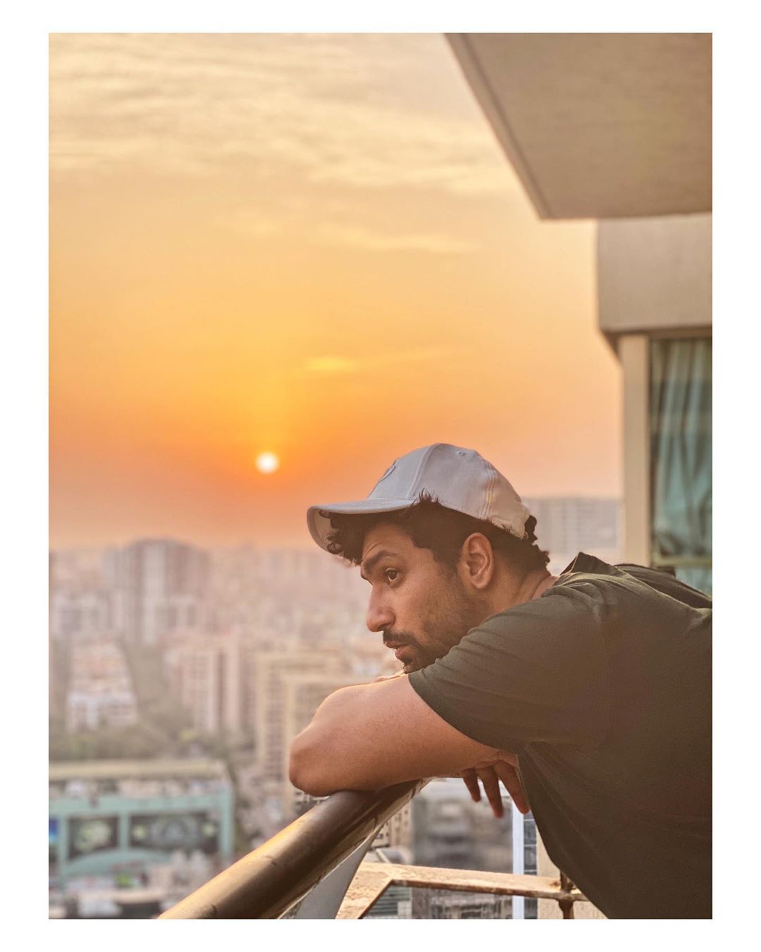 વિક્કી કૌશલ અને રાજકુમાર રાવની બિલ્ડિંગ કરવામાં આવી સીલ, બિલ્ડિંગના એક બ્લોકમાં કોરોના પોઝિટિવનો કેસ આવ્યો સામે 3 vickykaushal09 90899656 524295291852136 2881213377373117054 n