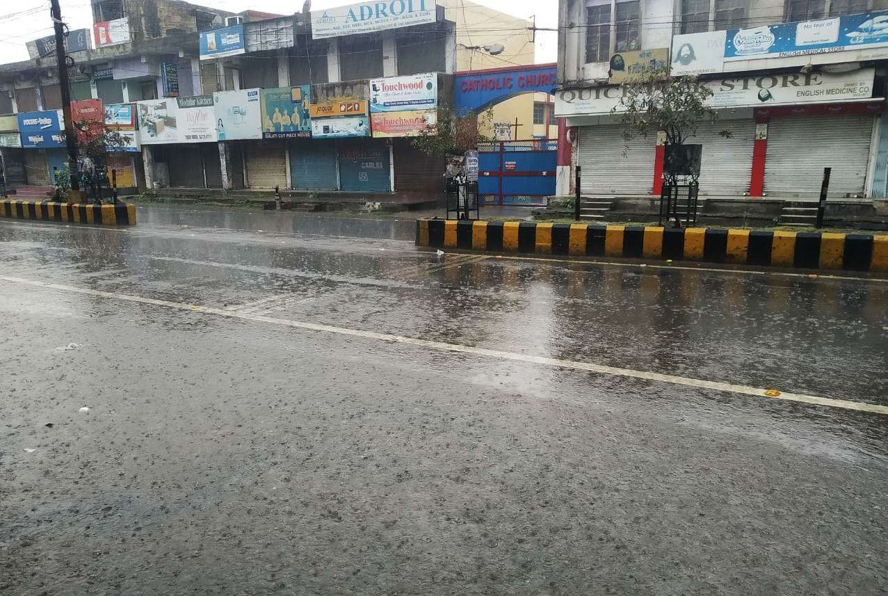 કોરોના વાયરસની વચ્ચે સૌરાષ્ટ્રમાં ગાજવીજ સાથે કમોસમી વરસાદ 12 whether 6039141 m