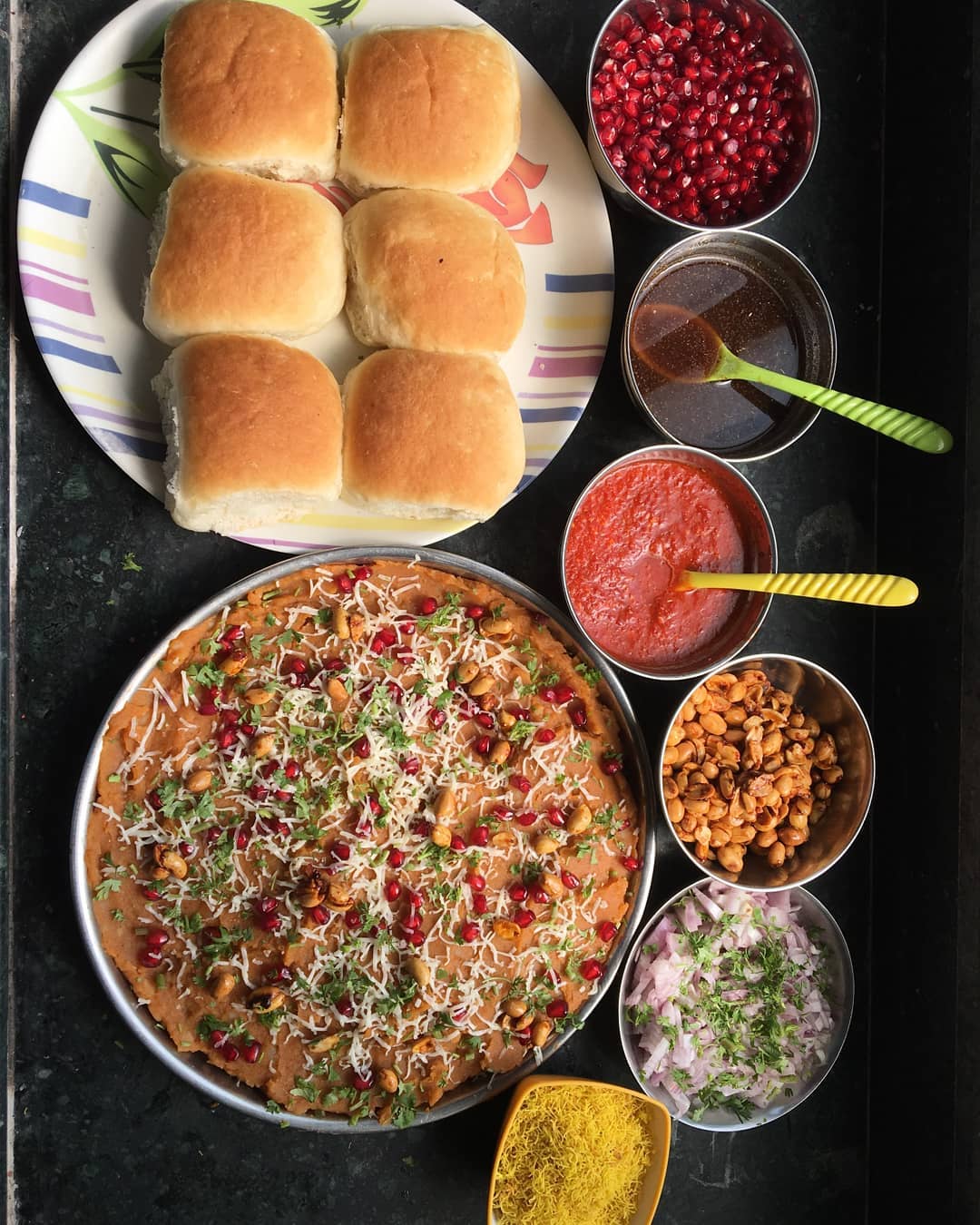 લોકડાઉનમાં ઘરે બનાવો કચ્છી દાબેલી,ચટાકેદાર દાબેલી બનાવવાની એકદમ ઇઝી રેસિપી 3 72150712 386228398932636 1127619541041172571 n