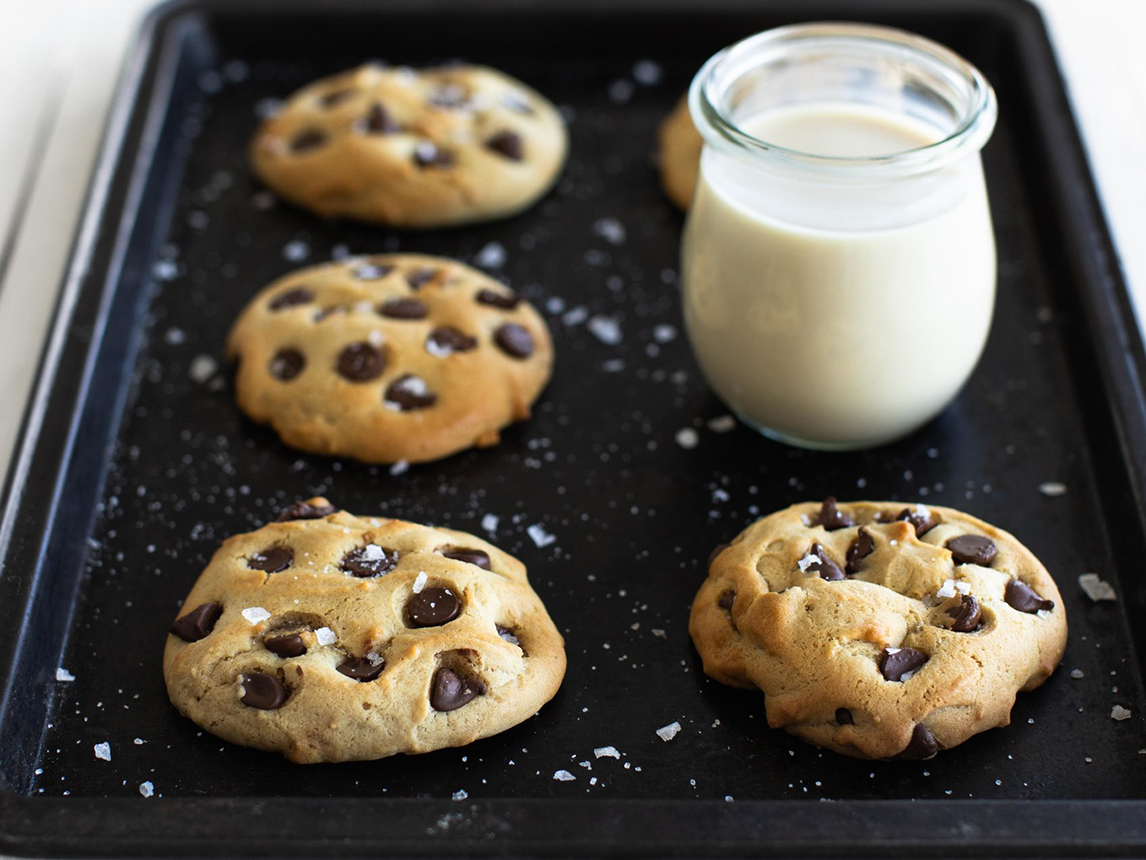 ઓવનનો ઉપયોગ કર્યા વગર ઘરે જ બનાવો બાળકોની પ્રિય ચોકલેટ કૂકીઝ, ચોકલેટ કૂકીઝ બનાવવાની એકદમ ઇઝી રેસિપી 4 SILK OAT YEAH RECIPE SEPT 20180649 2100x1400 e8372ecc 345e 4463 a901 68658e31f0a7 Internal Full