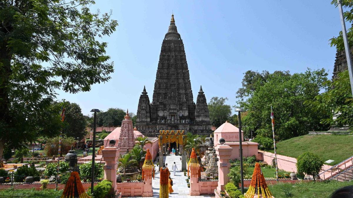 કોરોનાના કારણે પર્યટન ઉદ્યોગને થઇ શકે છે આટલા કરોડનું નુકશાન 2 The Big Story Caught in quicks