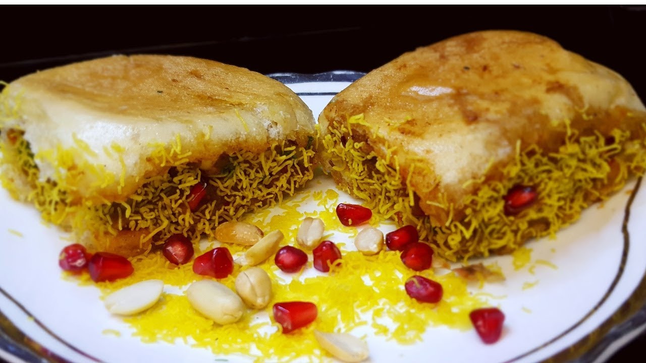 લોકડાઉનમાં ઘરે બનાવો કચ્છી દાબેલી,ચટાકેદાર દાબેલી બનાવવાની એકદમ ઇઝી રેસિપી 2 maxresdefault 97