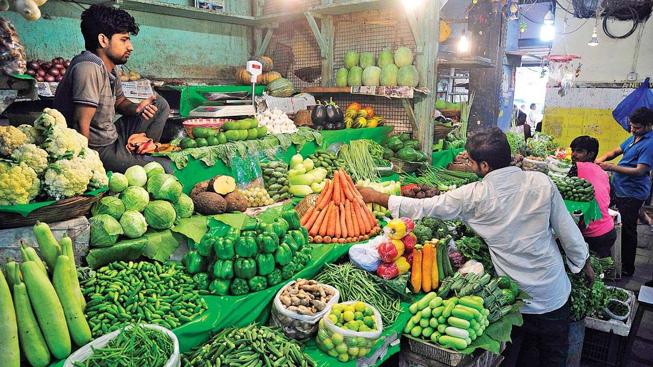 પેટ્રોલ-ડીઝલ સાથે શાકભાજીના ભાવમાં પણ વધારો,શાકભાજીના ભાવો વધવાથી ગૃહિણીઓના બજેટ ઉપર પડી મોટી અસર 2 707771 vegetables market 02